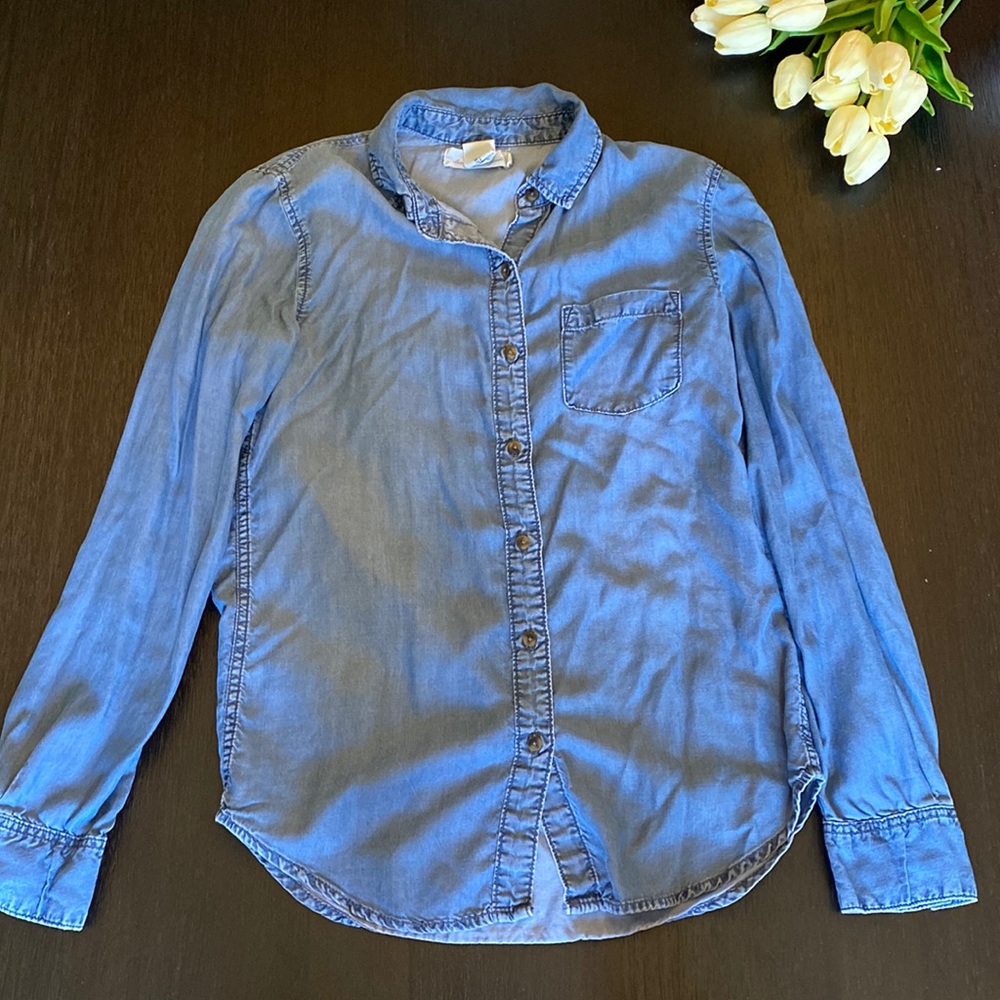 H&M shirt. Size 4 in color blue